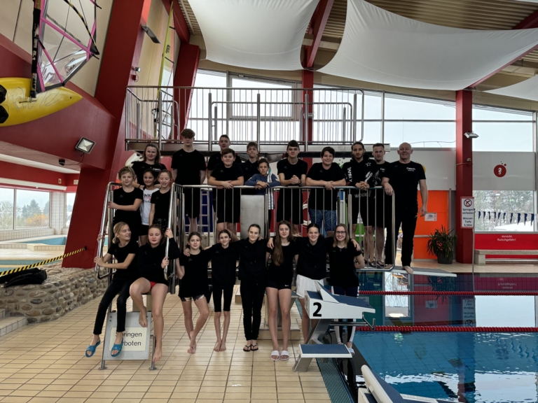 23_12-GruppenBild-Schwimmfest-scaled